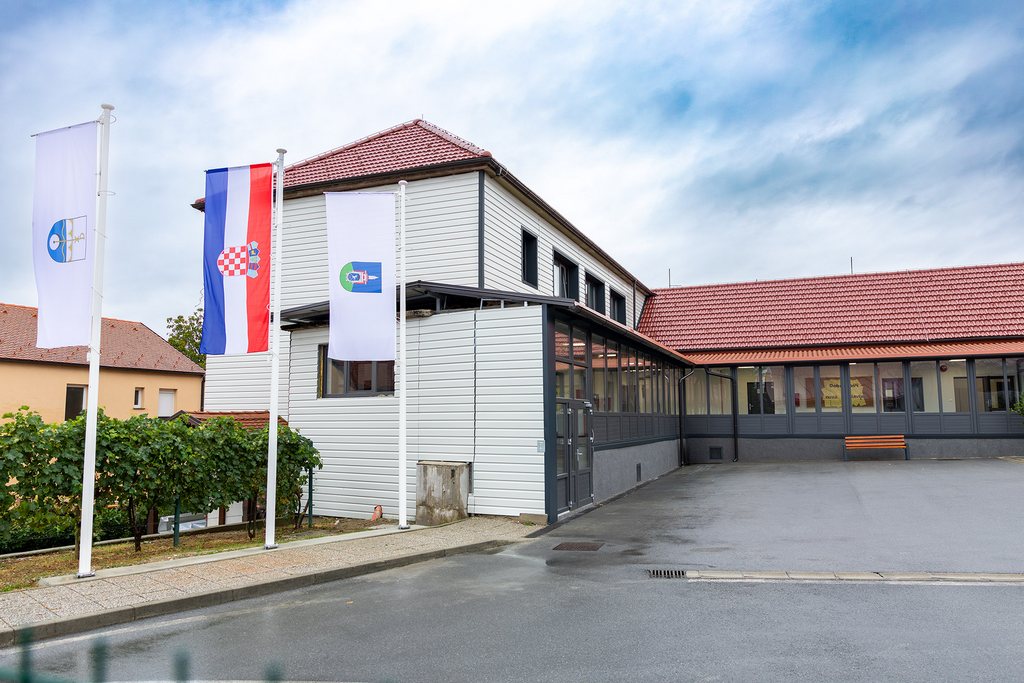Blagoslovljena novouređena zgrada Katoličke opće gimnazije u Popovači
