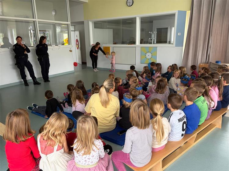 Policijski službenici educirali najmlađe o sigurnosti u prometu u Velikoj Ludini